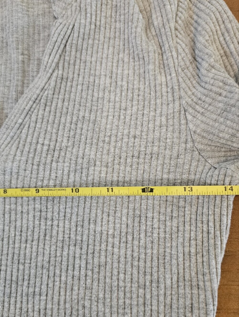 Altar'd State Long Sleeve Cropped Ribbed Vneck Polo Gray Size Small - Picture 6 of 7